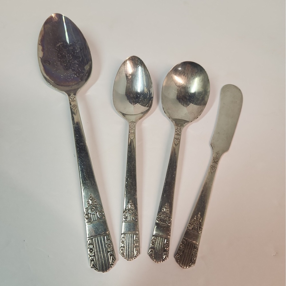 Wm A Rogers Oneida Harmony Pattern 1938 Silverplate Set x 4 Pieces VTG